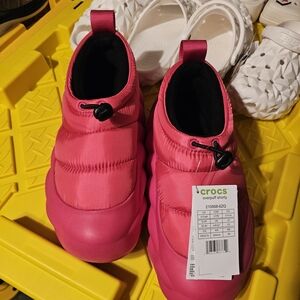 💝"Dragon Fruit" Overpuff Shorty Crocs - NWT - Size W9/M7
